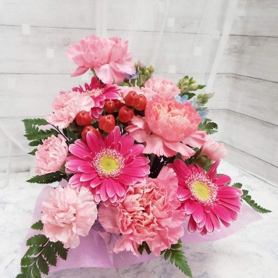 お任せ アレンジメント 生花 お祝い ピンク系【配送不可地域：離島】