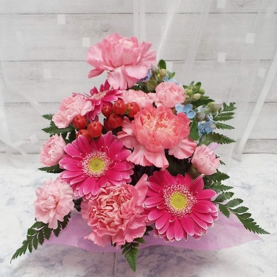 お任せ アレンジメント 生花 お祝い ピンク系【配送不可地域：離島】