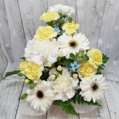 お任せ アレンジメント 生花 お供え用 ホワイトイエロー系【配送不可地域：離島】