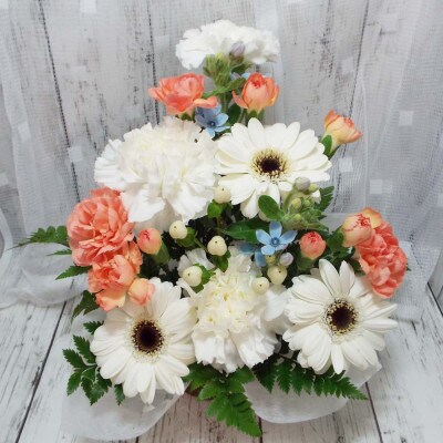 お任せ アレンジメント 生花 お供え用 ホワイトオレンジ系【配送不可地域：離島】