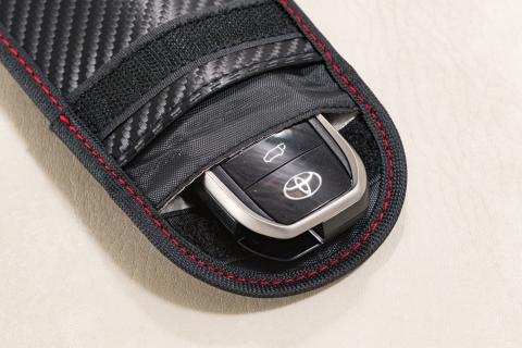 リレーアタック ガード ポーチ Ⅱ カーボンファイバー柄 車両盗難防止 盗難防止 防犯 スマートキー専用 キーケース 収納 スマートキー1つ収納