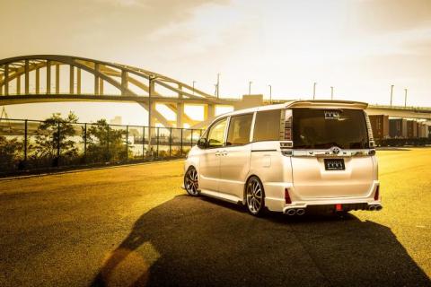 【トヨタ 80系 ヴォクシー】 ピラーパネル 6ピース （AES製） 【カーボン柄 ブラック仕様】 3173-9140 自動車 車 パーツ カスタム 塗装不要 TOYOTA VOXY ZRR80W ZWR80W ZRR80G ZWR80G