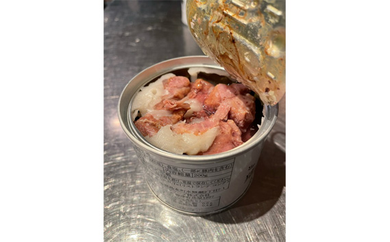 猪と塩　猪肉（ウデ肉）缶詰め ／ ジビエ 猪 イノシシ肉 ぼたん ぼたん肉 缶 ウデ肉 塩のみ 長期保存 手軽 とろける 脂 脂身 旨味 コク ビタミンB 赤身 高たんぱく タンパク質 ヘルシー 旨味 歯ごたえ 野性味 狩猟肉 RISTORANTE Co.N.Te リストランテ コンテ 大阪府 特産品