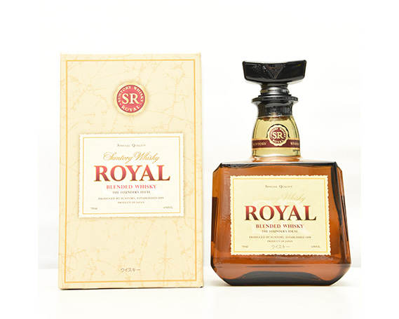 サントリーロイヤル　700ml ／ 酒 お酒 山崎 山崎蒸溜所 ウィスキー ウイスキー 国産ウイスキー 国産ウィスキー ジャパニーズウイスキー ローヤル 人気 オススメ おすすめ 宅飲み ご褒美 洋酒 ストレート ロック ハイボール 水割り お湯割り 万能 SUNTORY ROYAL サントリー SUNTORY アルコール度数 43％ 43度