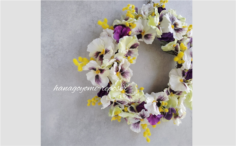 ちょっと大きめ　パンジーとミモザのラウンドリース（036_5011）