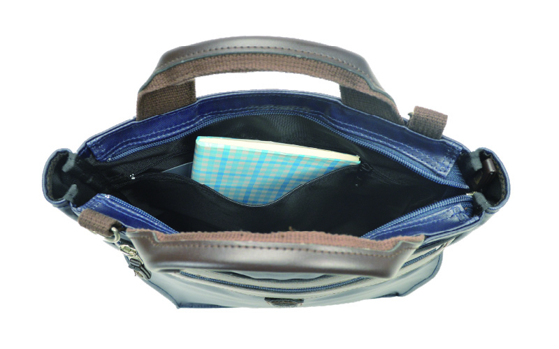 ブレザークラブ　PVC加工2本手縦型ショルダー　カーキ