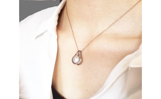 南洋真珠ペンダント　Ｓｏｌｉｔａｉｒｅ　ｋｏｂｅ　　　