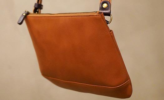 【alto.】スマートショルダーバッグ／サコッシュ AKEB-3102（ブラウン）