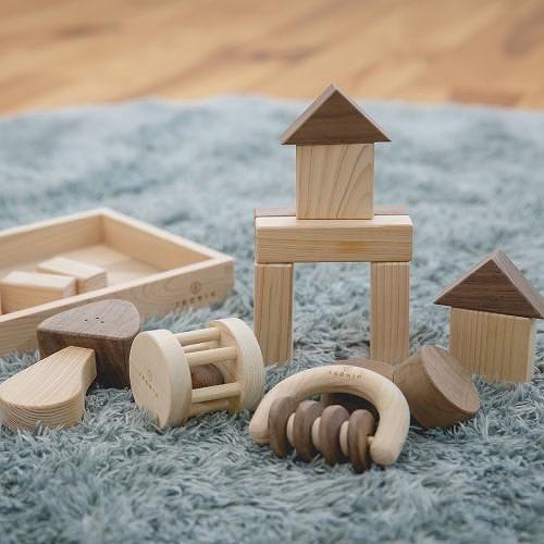 桧のおもちゃ　アイコニー　ベビーセット（ガラガラシリーズ・積み木） IKONIH　BabySet