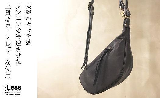 【-Less】鞍型クラッチショルダーバッグ　LMSB-0031（ブラック）