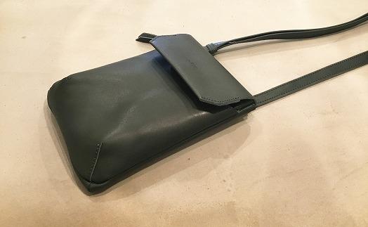 【alto.】縦型スマートショルダーバッグ AMSB-1030（グリーン）