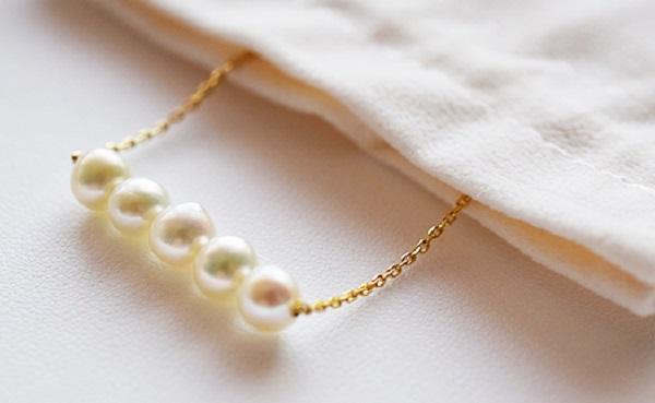 淡水本真珠5個付きネックレス／ゴールド　　