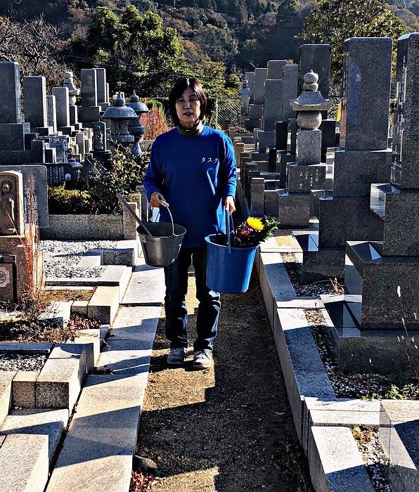 《神戸市内霊園限定》 お花屋さんが行う、お墓参り代行サービス 仏花・写真付き報告書