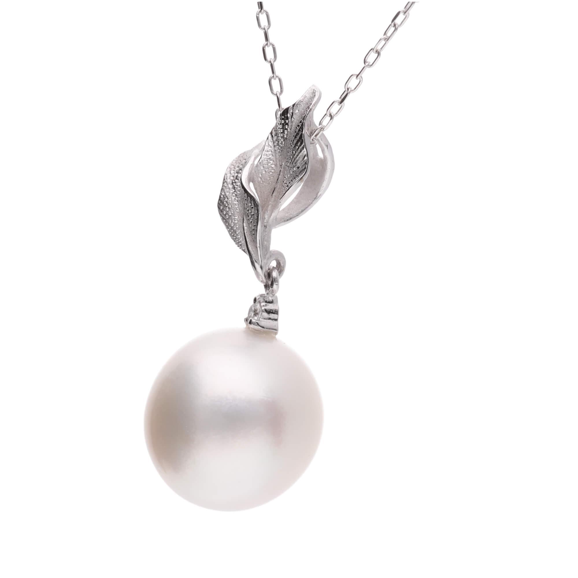 【常盤木】シロチョウパール（南洋 白蝶真珠） 10mm ショートオーバル ダイヤモンド K18 ホワイトゴールド ペンダントトップ