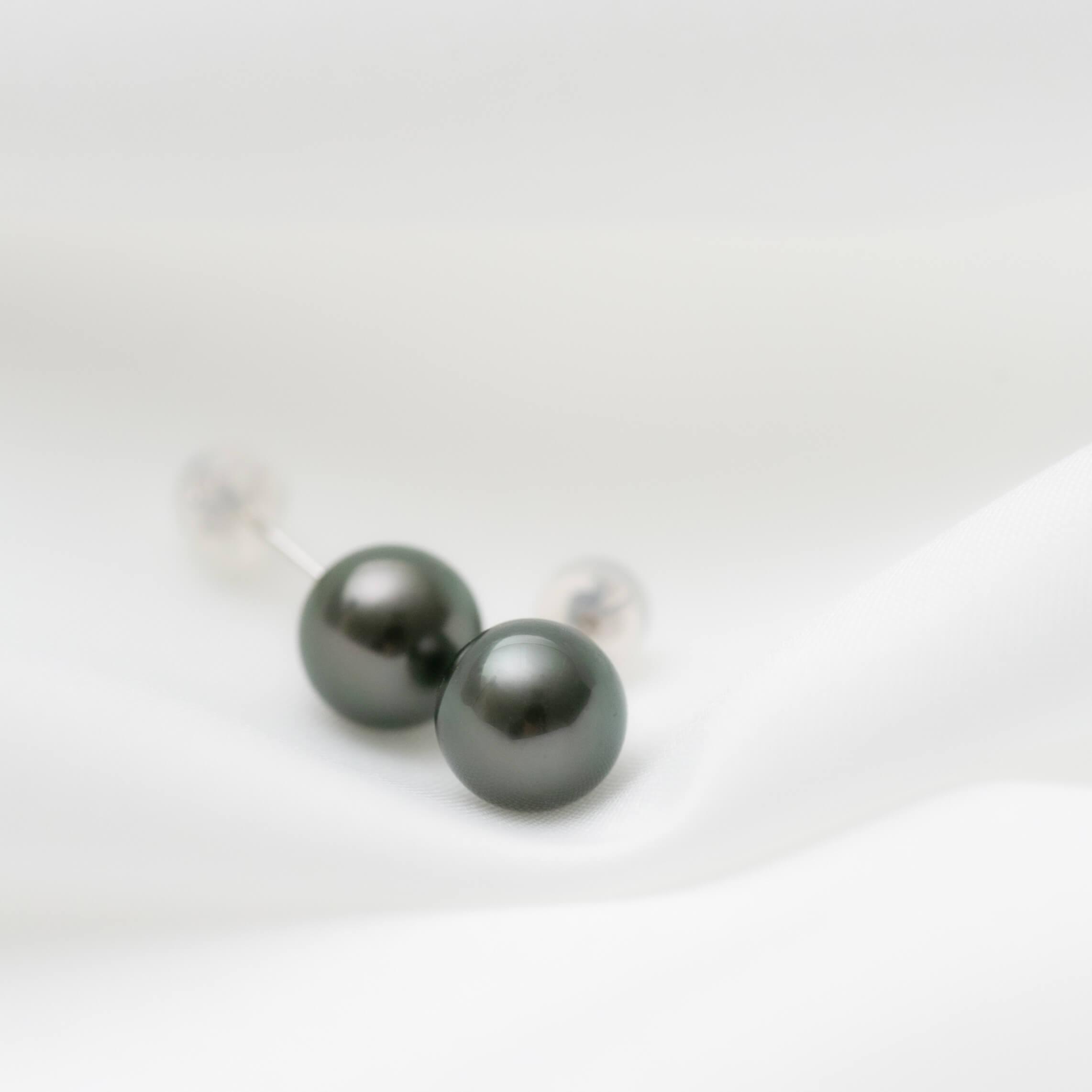 ブラックパール プラチナ スタッドピアス｜無調色 黒蝶真珠 タヒチパール 南洋真珠 8.0mm PT900