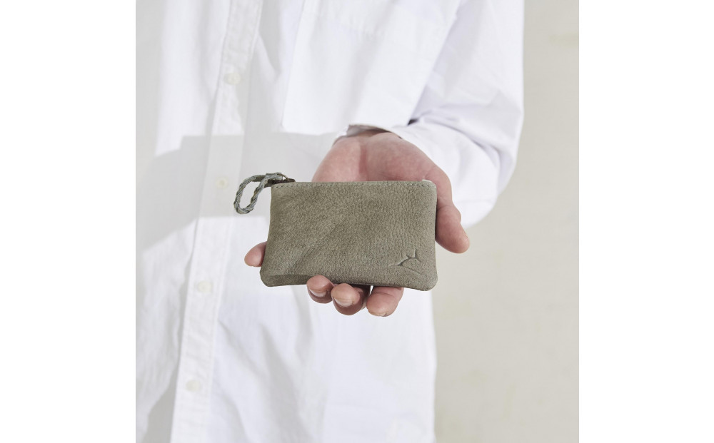 ENISICA エニシカ ジビエ鹿革 リンシカ ポーチS 雪曇 (ゆきぐもり)