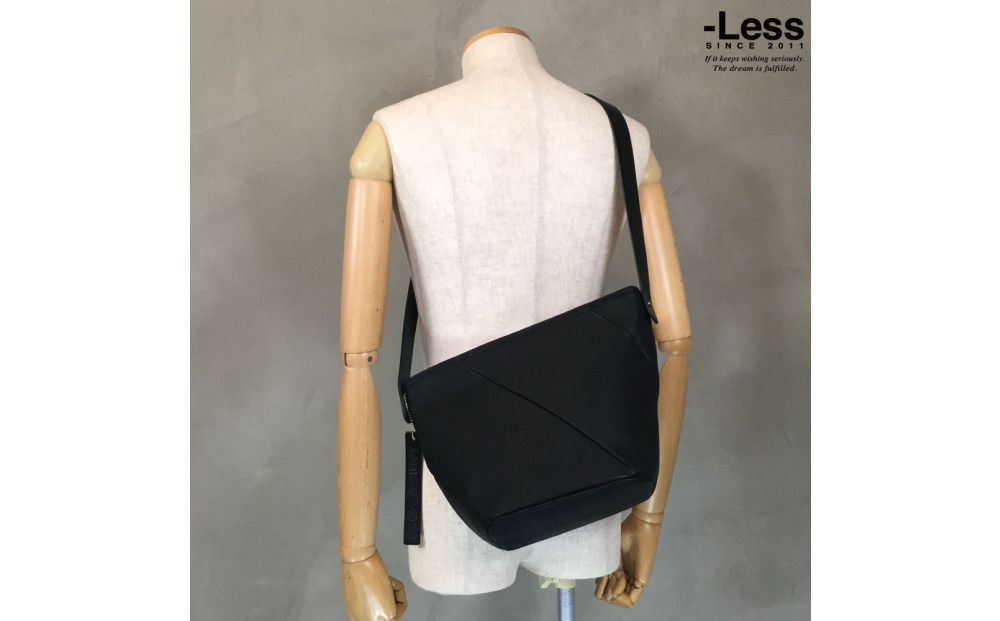 【-Less】J STEER　ツイストショルダーバッグ　LMSB-0065（ブラック）