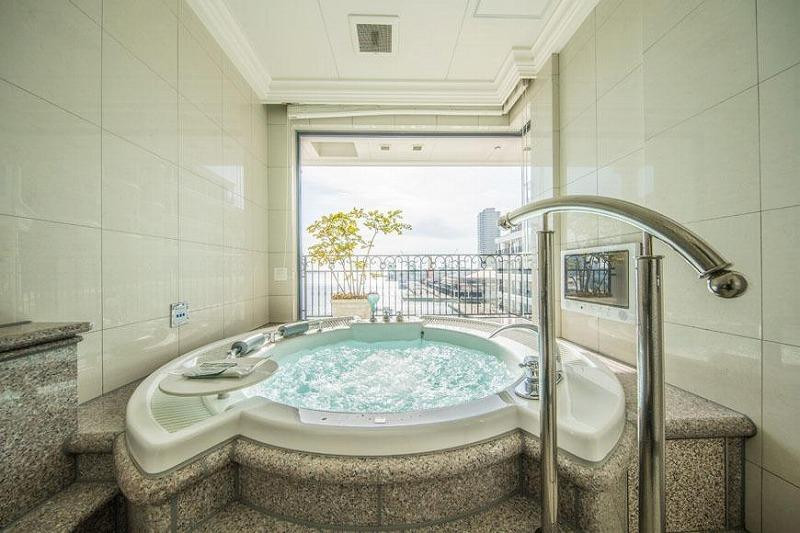 【高島屋選定品】「ホテル ラ・スイート神戸ハーバーランド」ご宿泊ペアVIPご招待券（朝食付）