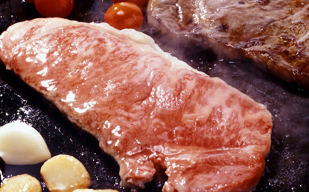 【冷蔵便】神戸牛 ステーキセット 計300g（ロース＆モモ 150g 各1枚）