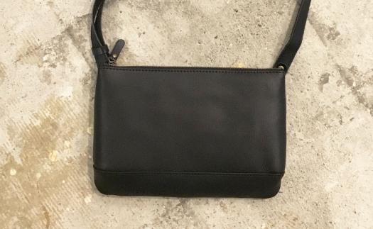 【alto.】スマートショルダーバッグ／サコッシュ AKEB-3102（ブラック）