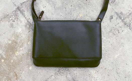 【alto.】スマートショルダーバッグ／サコッシュ AKEB-3102（ネイビー）