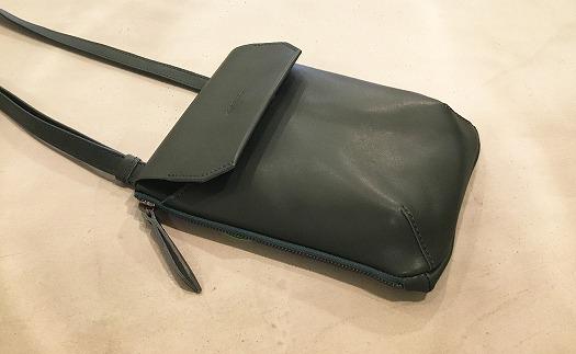 【alto.】縦型スマートショルダーバッグ AMSB-1030（グリーン）