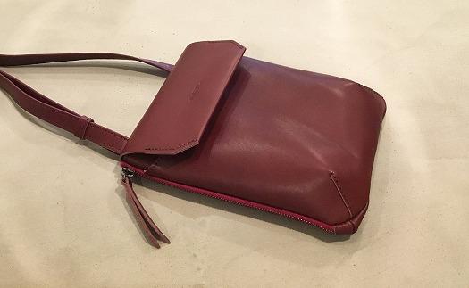 【alto.】縦型スマートショルダーバッグ AMSB-1030（ワイン）