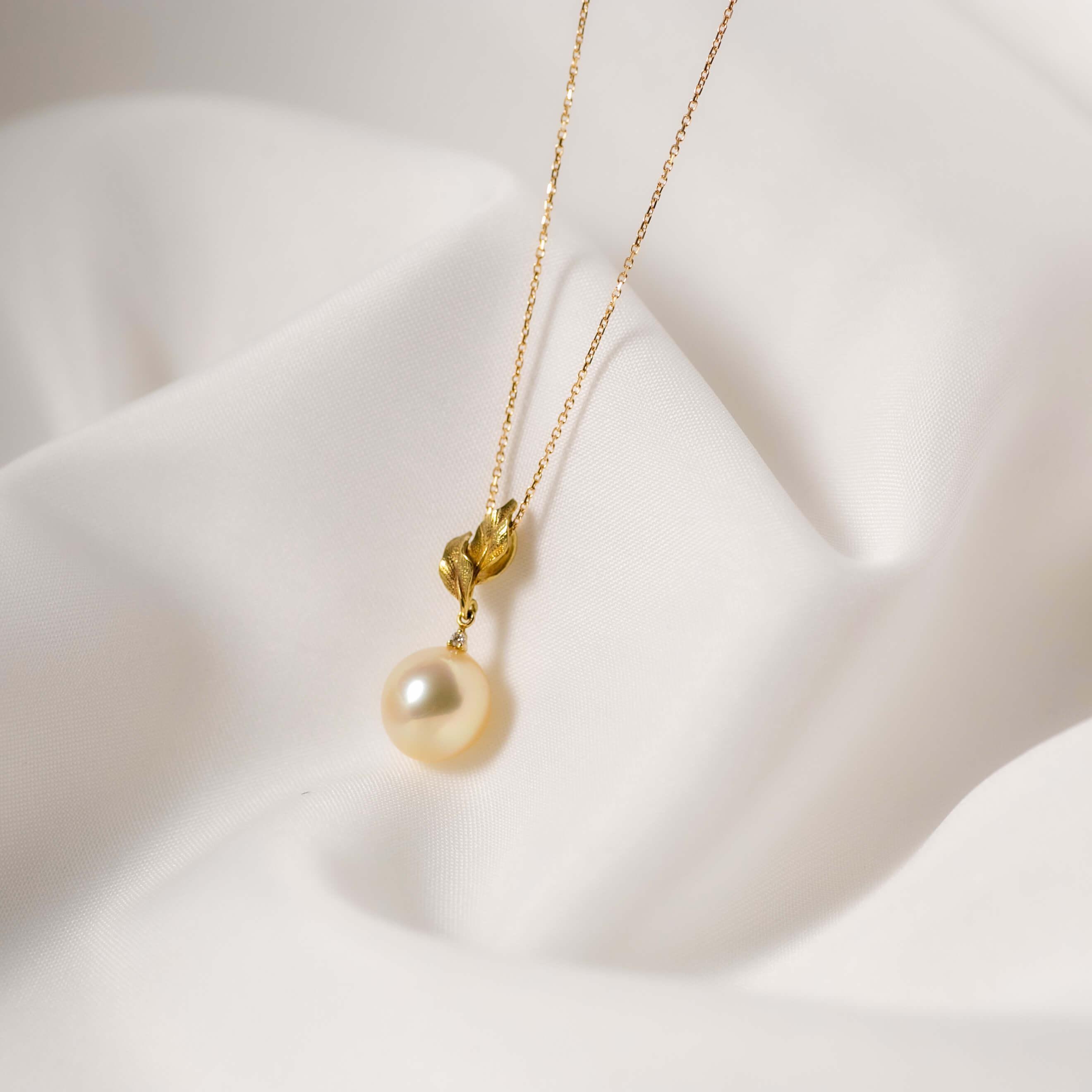 【常盤木】ゴールデンパール（南洋 白蝶真珠） 10mm セミラウンド ダイヤモンド ペンダントトップ K18 イエローゴールド