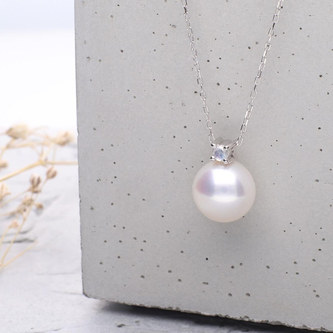 6月 誕生石 ムーンストーン 無調色 アコヤ真珠（日本） 8.0mm ラウンド Pt900 プラチナ ペンダント ネックレス（チェーン付き）