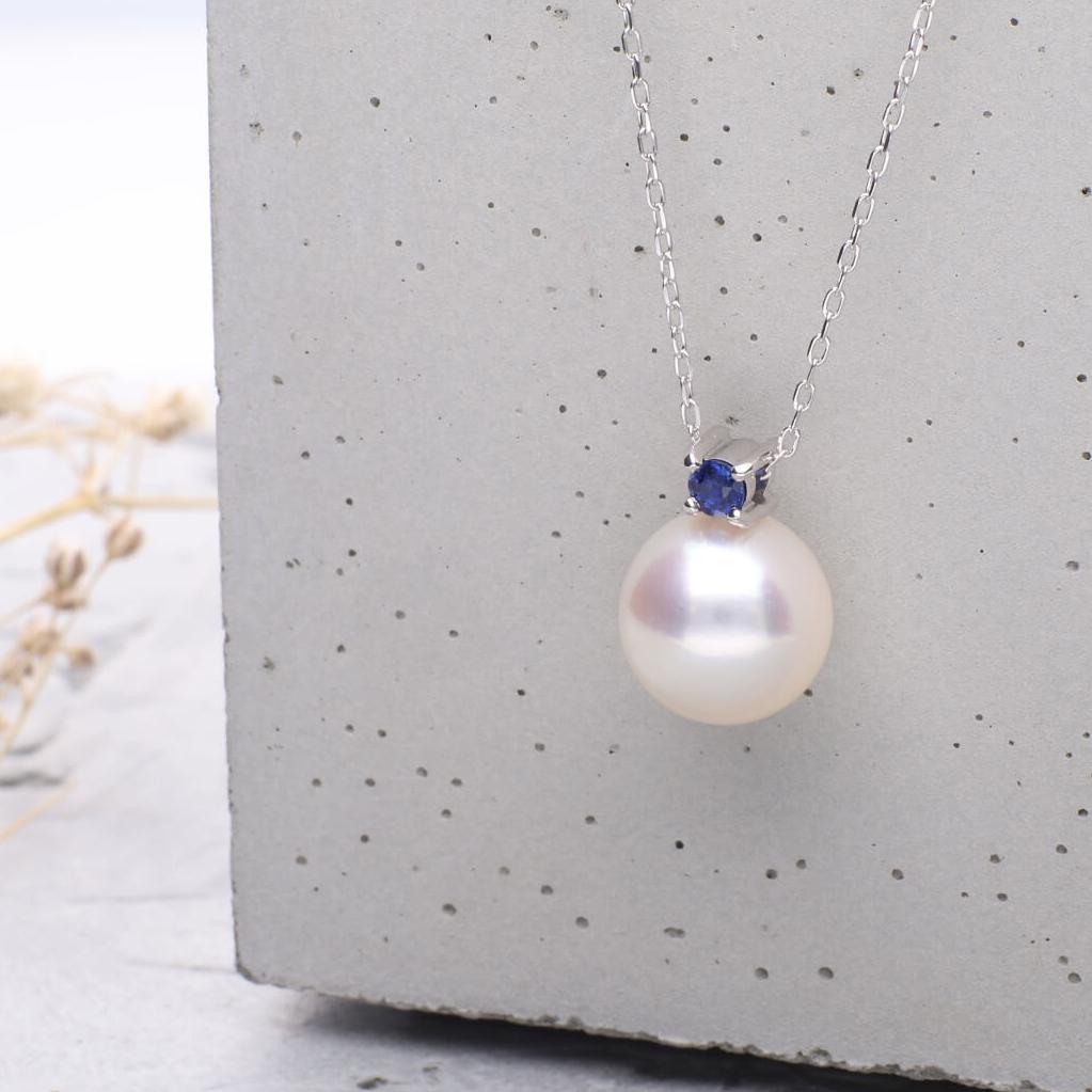 9月 誕生石 サファイア 無調色 アコヤ真珠（日本） 8.0mm ラウンド Pt900 プラチナ ペンダント ネックレス（チェーン付き）