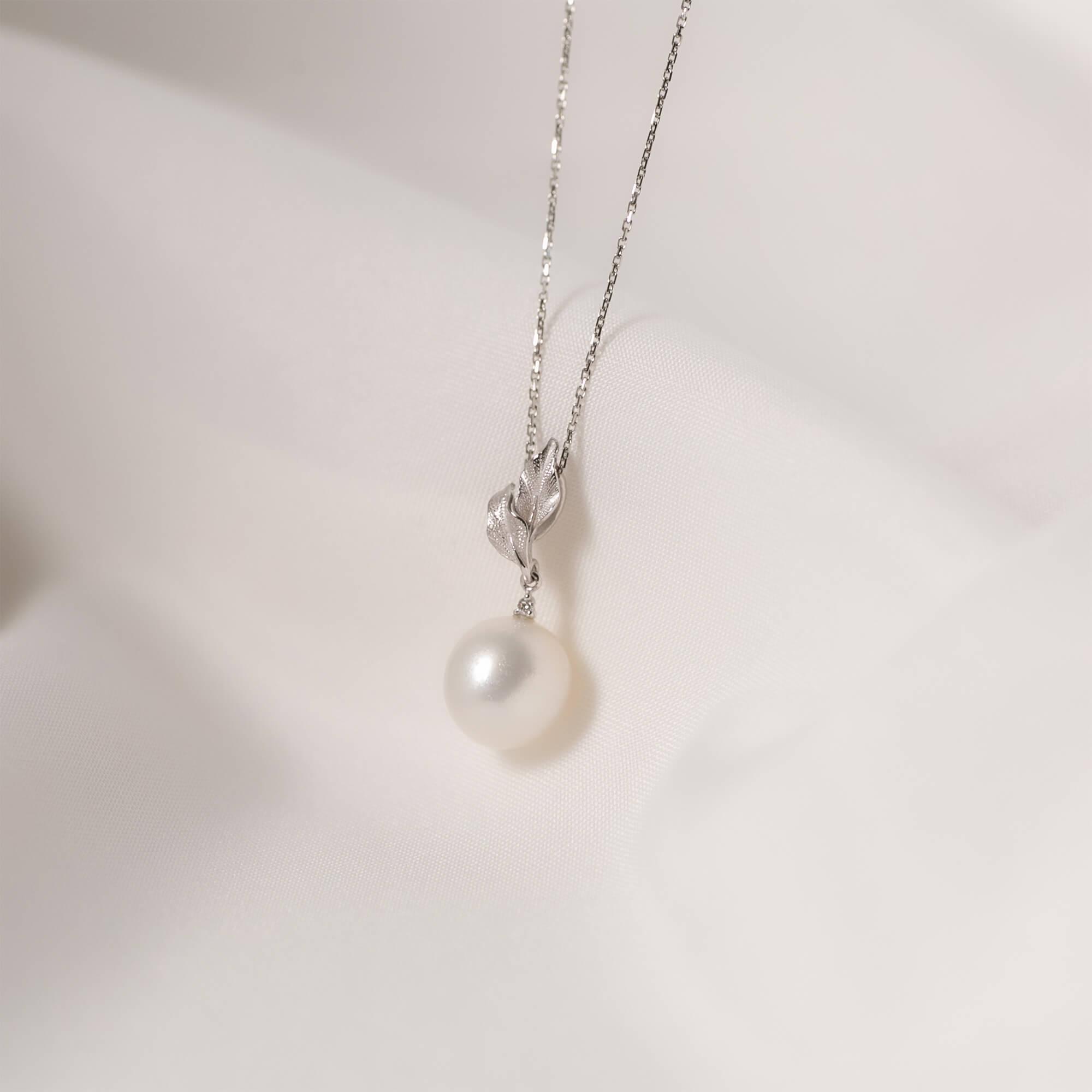 【常盤木】シロチョウパール（南洋 白蝶真珠） 10mm ショートオーバル ダイヤモンド K18 ホワイトゴールド ペンダントトップ