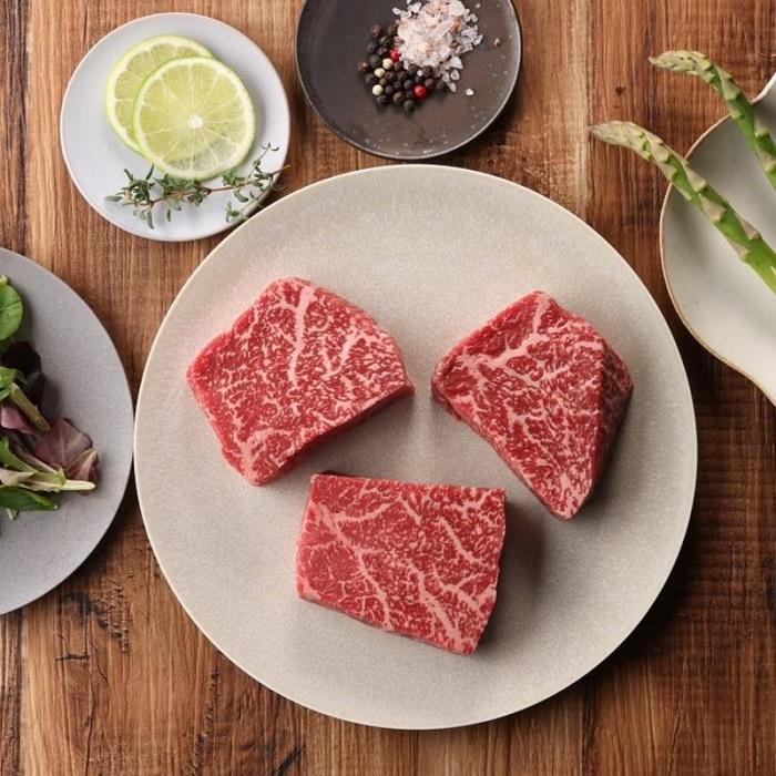 神戸牛 ステーキ 希少部位　300g　真空パック　KB004