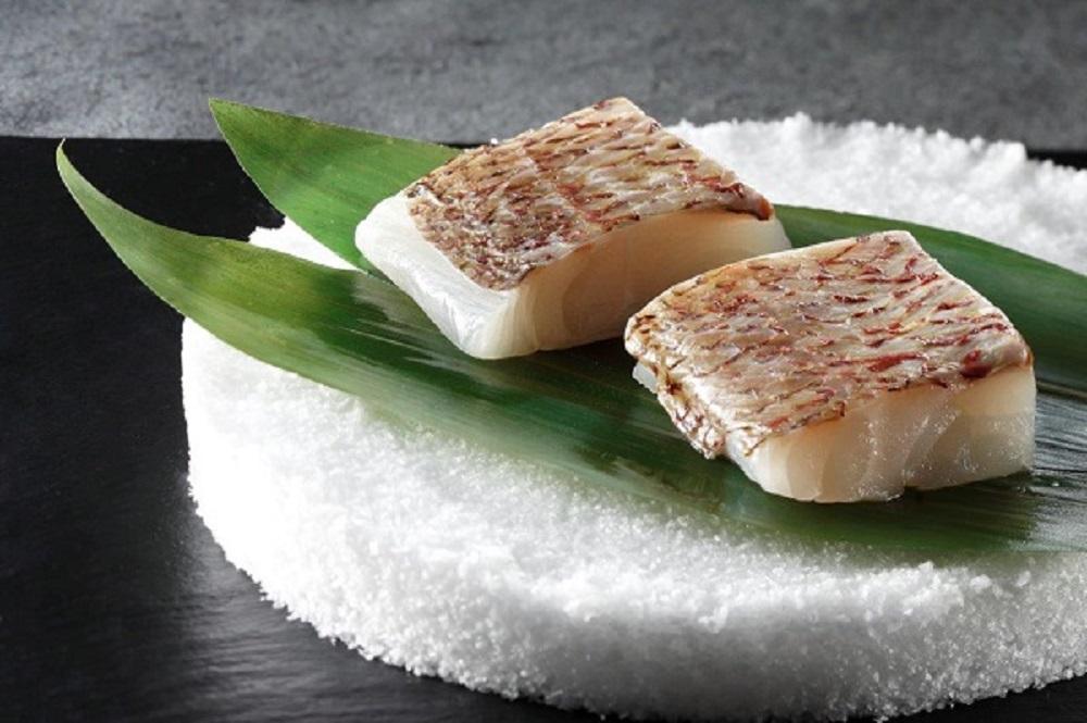 【鉄板焼　さざんか（ホテルオークラ神戸）】ペアランチまたはディナー食事券≪前菜、さざんかサラダ、魚介、焼野菜、国産牛ロース、ガーリックライスまたはご飯、赤出し、香の物、デザート、コーヒーまたは紅茶≫