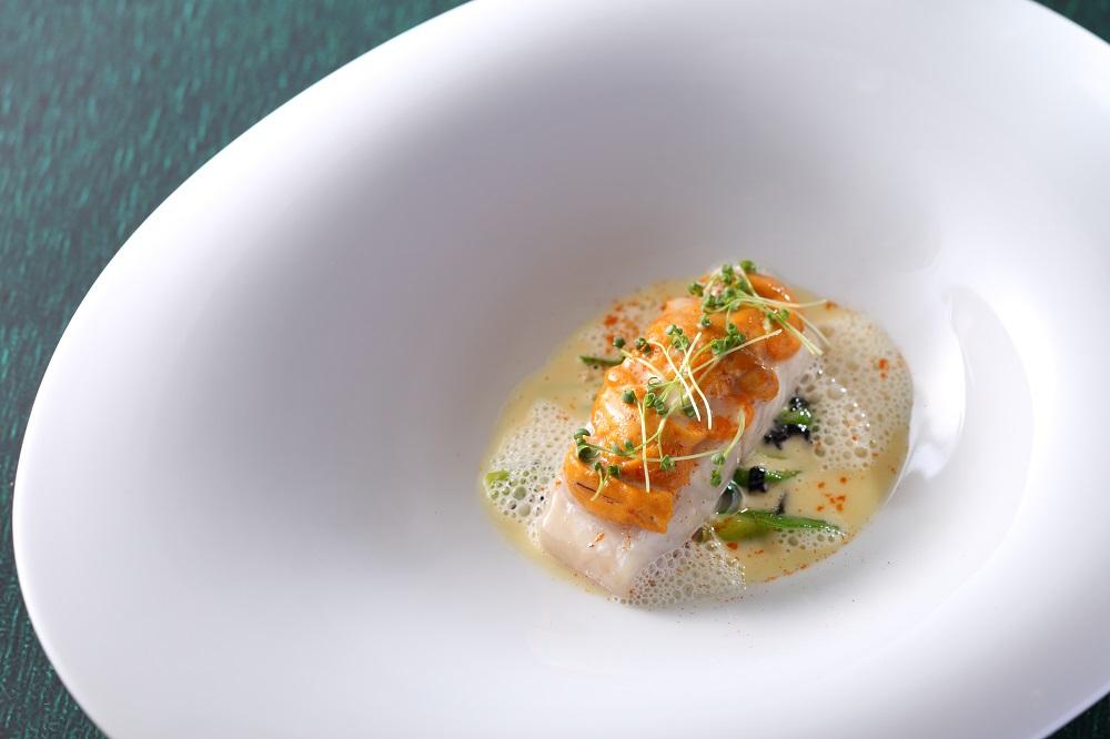 【LE UN 神戸迎賓館】ペアランチ食事券《アミューズ・前菜・スープ・魚料理・肉料理・本日のデザート・パン・食後の飲み物》