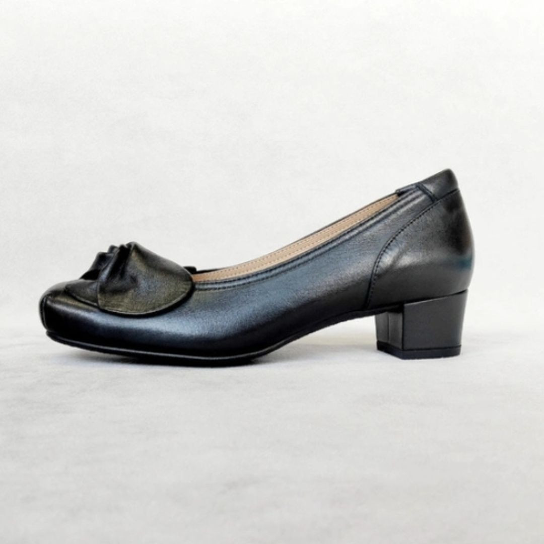 【神戸靴】　フラワーリボンがお洒落な職人手作りパンプス