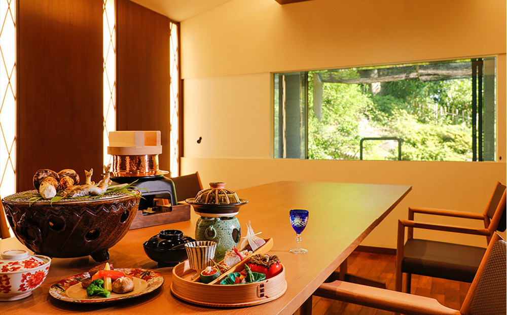 【高島屋選定品】＜兵衛向陽閣＞ ペアご宿泊券－貴賓室「老松の間」で過ごす優雅なひととき