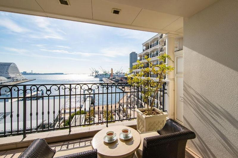 【高島屋選定品】「ホテル ラ・スイート神戸ハーバーランド」ご宿泊ペアVIPご招待券（朝食付）