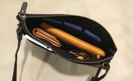 【alto.】スマートショルダーバッグ／サコッシュ AKEB-3102（ブラック）