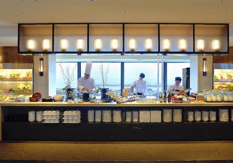 神戸どうぶつ王国入園＆「神戸ポートピアホテル」ペアランチ券