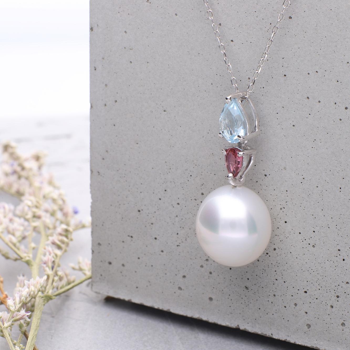 【紫陽花】シロチョウパール（南洋 白蝶真珠） 10mm ショートオーバル ブルートパーズ ピンクトルマリン K18 ホワイトゴールド ペンダントトップ