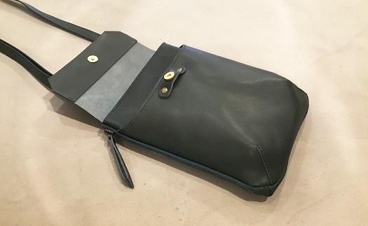 【alto.】縦型スマートショルダーバッグ AMSB-1030（グリーン）