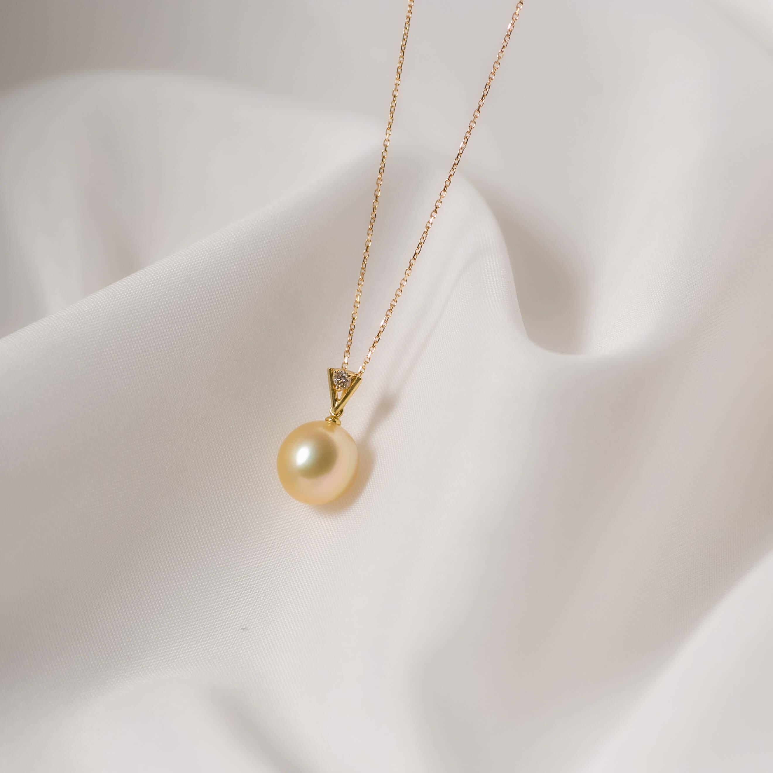【星影】ゴールデンパール（南洋 白蝶真珠） 10mm セミラウンド ダイヤモンド ペンダントトップ K18 イエローゴールド
