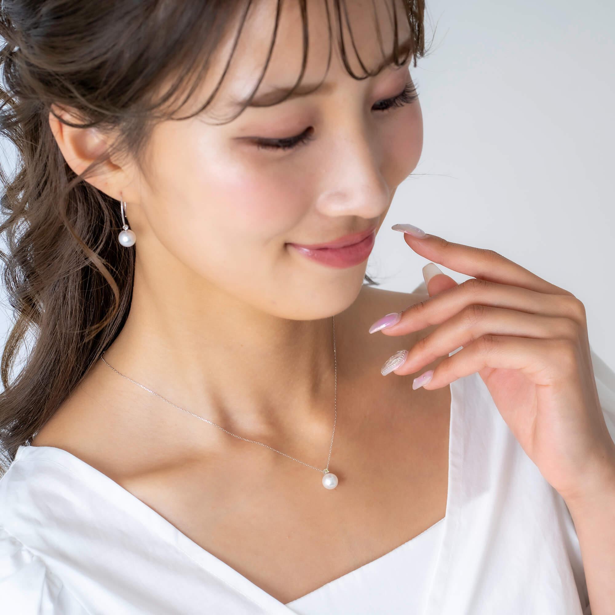 8月 誕生石 ペリドット｜アコヤパール ペンダント ネックレス｜無調色 アコヤ真珠 8.0mm K10WG チェーン付き