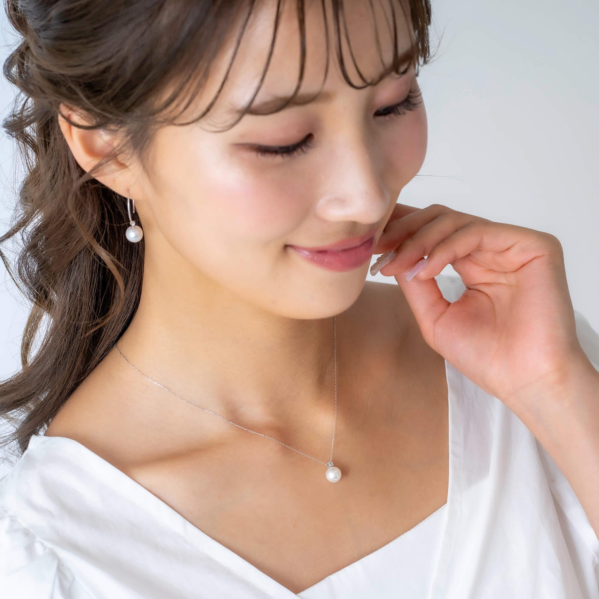 11月 誕生石 ブルートパーズ 無調色 アコヤ真珠（日本） 8.0mm ラウンド Pt900 プラチナ ペンダント ネックレス（チェーン付き）