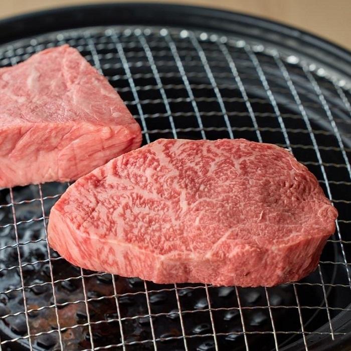 神戸牛 ステーキ 希少部位　300g　真空パック　KB004