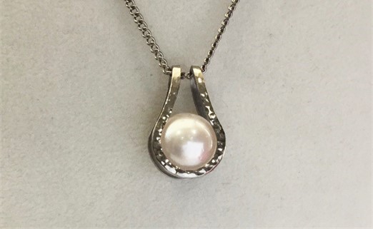 南洋真珠ペンダント　Ｓｏｌｉｔａｉｒｅ　ｋｏｂｅ　　　