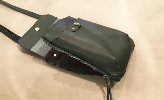 【alto.】縦型スマートショルダーバッグ AMSB-1030（グリーン）