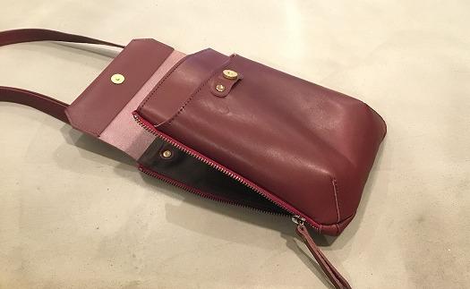 【alto.】縦型スマートショルダーバッグ AMSB-1030（ワイン）