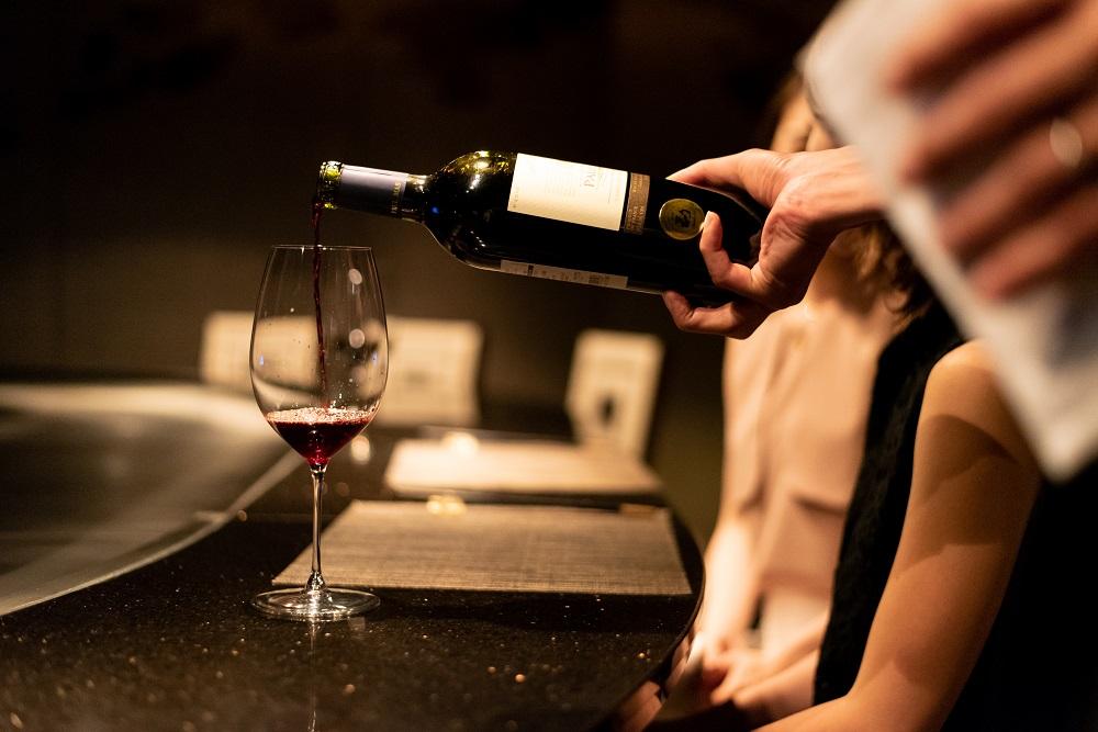 【ステーキハウスオリエンタル（神戸メリケンパークオリエンタルホテル）】ペアディナー食事券《特選黒毛和牛 ステーキディナーコース、ワンドリンク付》