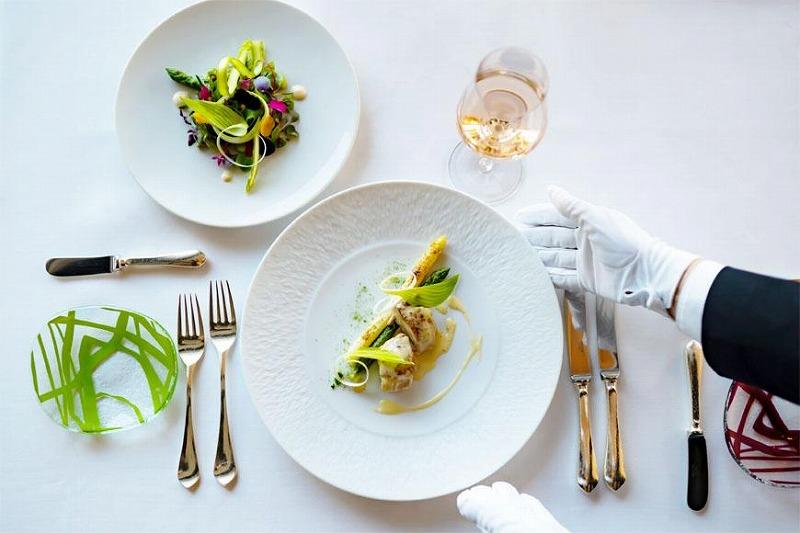 「ホテル ラ・スイート神戸ハーバーランド」レストランディナー券